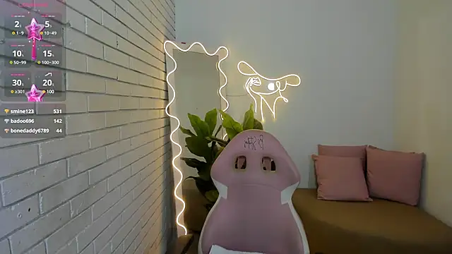 Snapshot of Chiara_tay chatting on 02/11/25, 01:20 Chiara tay online show from 02/11/25, 01:20