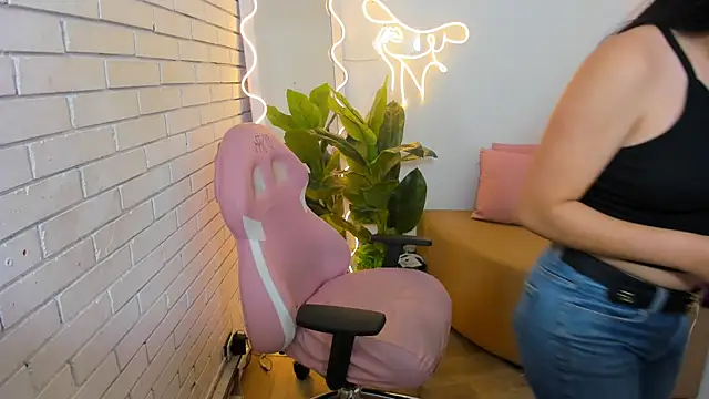 Snapshot of Chiara_tay chatting on 02/16/25, 01:58 Chiara tay online show from 02/16/25, 01:58