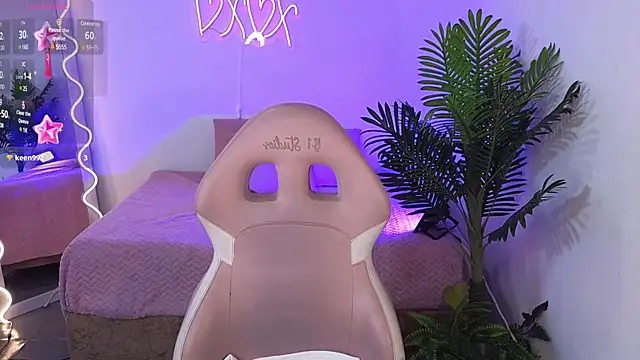 Snapshot of Chiara_tay chatting on 02/18/25, 07:21 Chiara tay online show from 02/18/25, 07:21