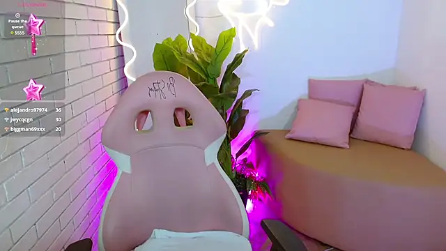 Snapshot of Chiara_tay chatting on 02/21/25, 09:45 Chiara tay online show from 02/21/25, 09:45