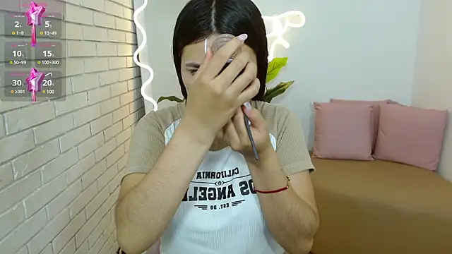 Snapshot of Chiara_tay chatting on 02/23/25, 02:18 Chiara tay online show from 02/23/25, 02:18