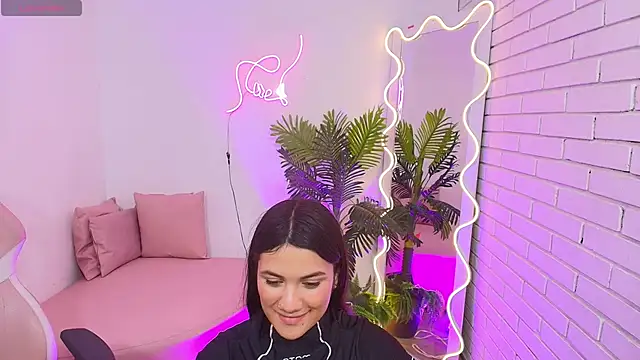 Snapshot of Chiara_tay chatting on 02/27/25, 03:47 Chiara tay online show from 02/27/25, 03:47