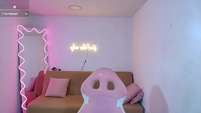 Snapshot of Chiara_tay chatting on 03/07/25, 10:35 Chiara tay online show from 03/07/25, 10:35