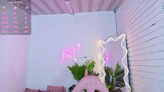 Snapshot of Chiara_tay chatting on 03/13/25, 06:05 Chiara tay online show from 03/13/25, 06:05