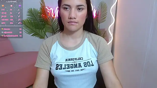 Snapshot of Chiara_tay chatting on 03/20/25, 06:08 Chiara tay online show from 03/20/25, 06:08