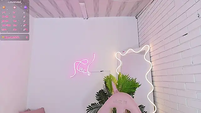 Snapshot of Chiara_tay chatting on 03/23/25, 06:26 Chiara tay online show from 03/23/25, 06:26