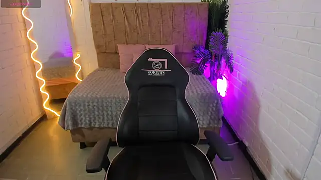 Snapshot of Chiara_tay chatting on 09/13/25, 07:13 Chiara tay online show from 09/13/25, 07:13