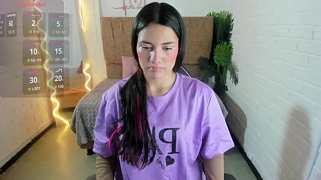 Snapshot of Chiara_tay chatting on 09/19/25, 07:14 Chiara tay online show from 09/19/25, 07:14