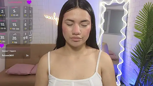 Snapshot of Chiara_tay chatting on 09/21/25, 11:45 Chiara tay online show from 09/21/25, 11:45