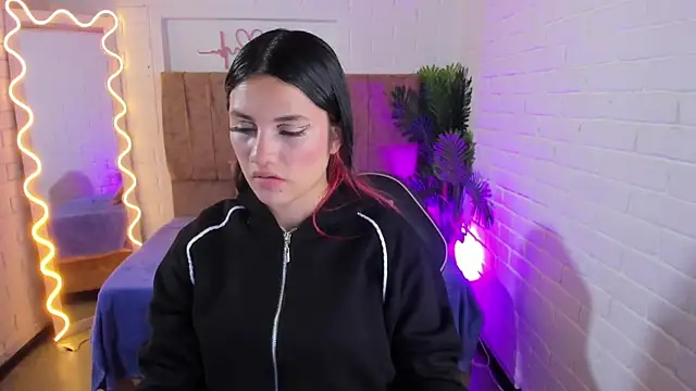 Snapshot of Chiara_tay chatting on 10/16/25, 07:15 Chiara tay online show from 10/16/25, 07:15