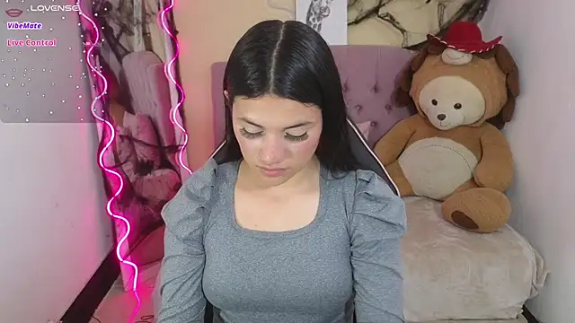 Snapshot of Chiara_tay chatting on 10/23/25, 03:06 Chiara tay online show from 10/23/25, 03:06