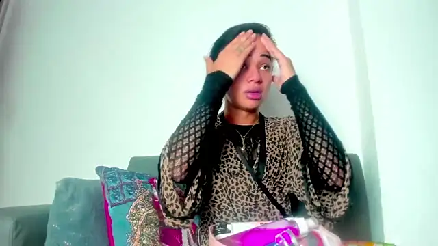 meghanSusexx online show from 12/15/25, 06:39