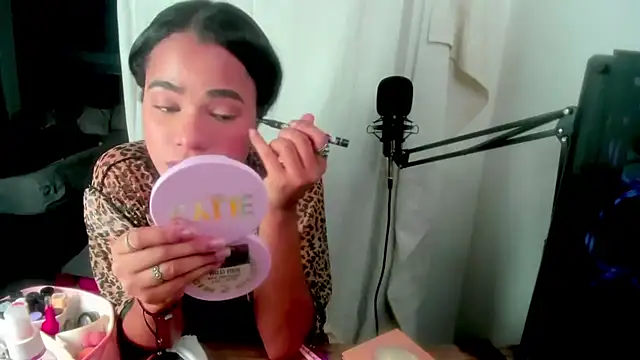 meghanSusexx online show from 12/19/25, 09:33