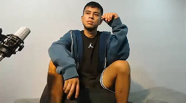 Snapshot of danielitopapuu chatting on 02/28/25, 05:15 danielitopapuu online show from 02/28/25, 05:15