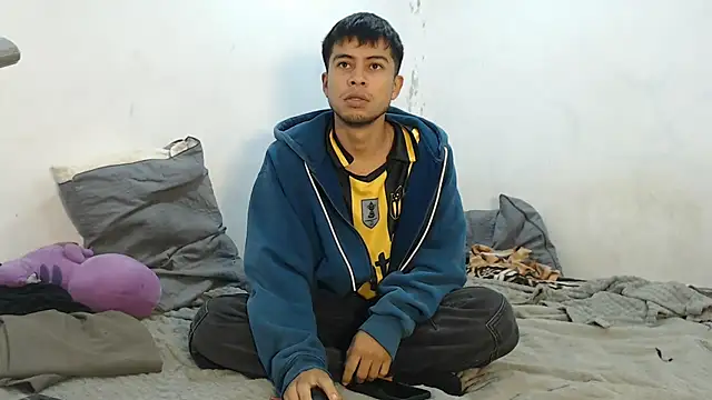 Snapshot of danielitopapuu chatting on 10/15/25, 09:31 danielitopapuu online show from 10/15/25, 09:31