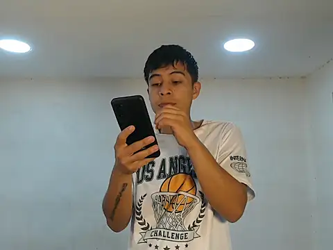 Snapshot of danielitopapuu chatting on 10/22/25, 12:27 danielitopapuu online show from 10/22/25, 12:27