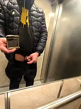 Snapshot of McdyllanXX chatting on 03/08/25, 10:56 McdyllanXX online show from 03/08/25, 10:56