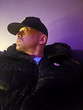 Snapshot of McdyllanXX chatting on 03/18/25, 09:43 McdyllanXX online show from 03/18/25, 09:43