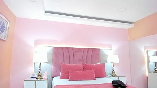 SophiaLaurens online show from 01/28/25, 03:04