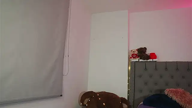 Tiana sanders online show from 11/11/25, 02:11