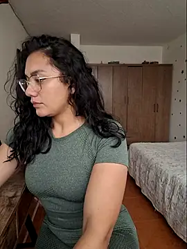 Thaliacooper  online show from 10/29/25, 05:36