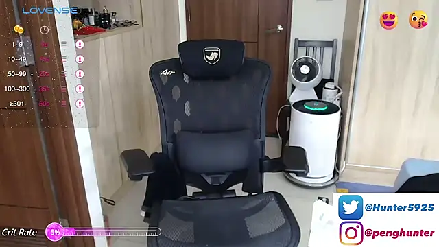 Snapshot of Hunter-peng chatting on 02/13/25, 05:44 Hunter-peng online show from 02/13/25, 05:44