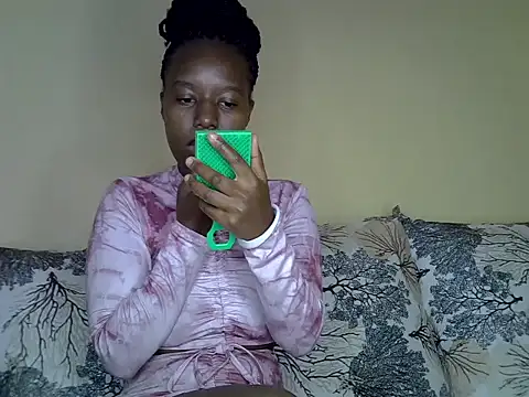 Snapshot of Oliviia_ chatting on 01/18/25, 10:39 Oliviia  online show from 01/18/25, 10:39
