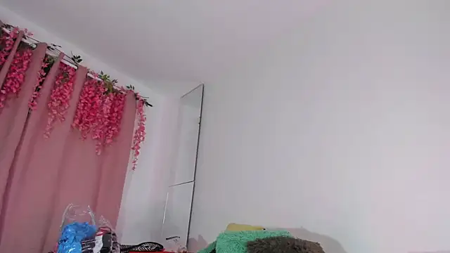 msschloee  online show from 11/14/25, 11:35