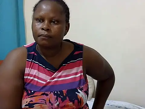 Snapshot of Pretty_lilly02 chatting on 02/14/26, 12:07 Pretty lilly02 online show from 02/14/26, 12:07