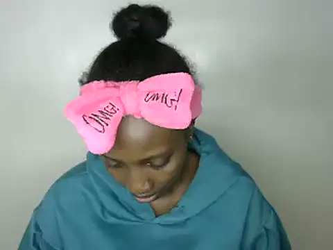 Snapshot of sweet-petite chatting on 01/23/25, 06:35 sweet-petite online show from 01/23/25, 06:35