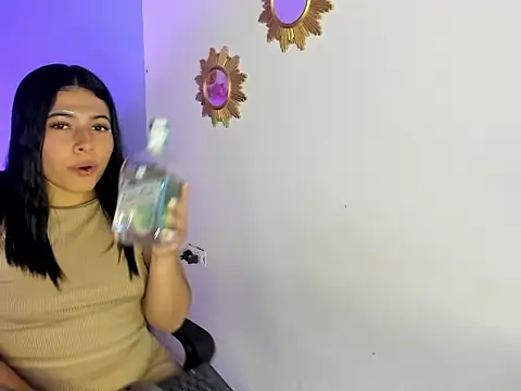 Snapshot of caro_sweett chatting on 12/31/24, 07:18 caro sweett online show from 12/31/24, 07:18