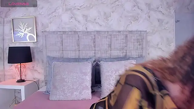 Luna18Pink online show from 04/18/26, 12:42