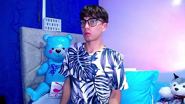 OwenBluee online show from 12/02/24, 05:59