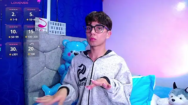 OwenBluee online show from 12/05/24, 06:21