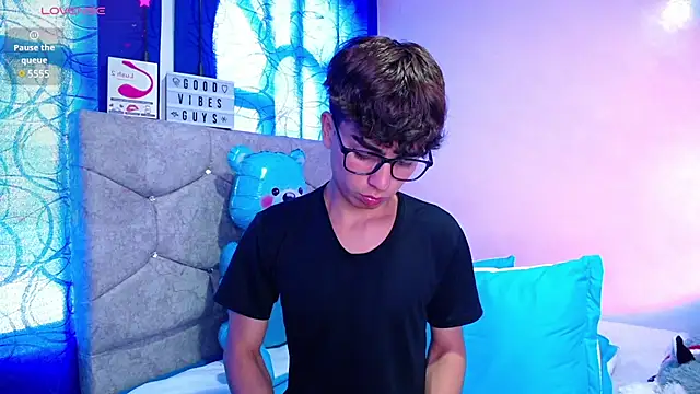 OwenBluee online show from 12/06/24, 02:06