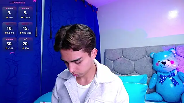 OwenBluee online show from 02/02/25, 04:37