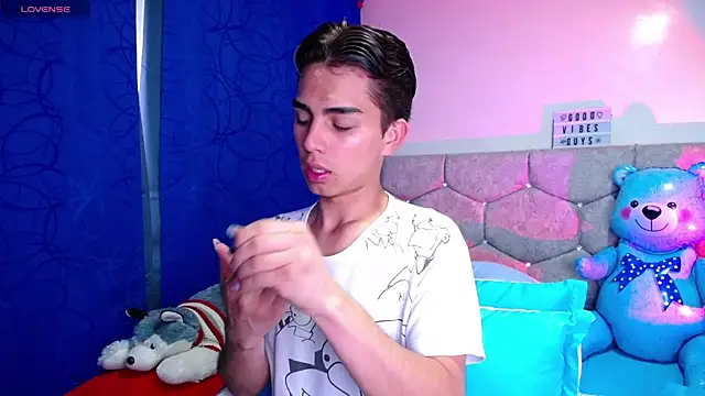 OwenBluee online show from 02/07/25, 02:15