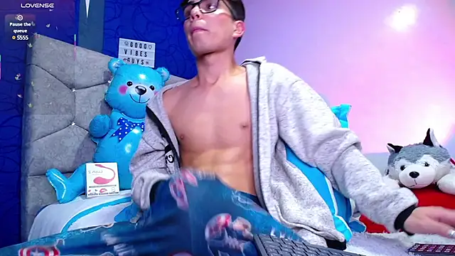 OwenBluee online show from 03/03/25, 12:58