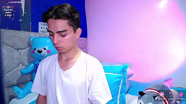 OwenBluee online show from 03/07/25, 06:57