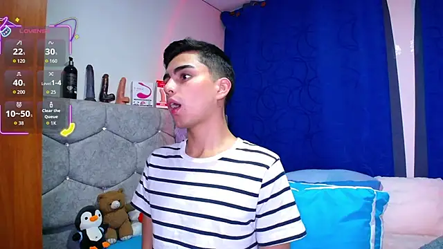 OwenBluee online show from 09/15/25, 10:32