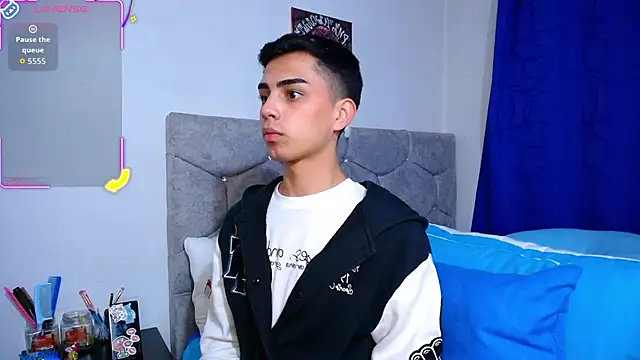 OwenBluee online show from 11/07/25, 03:17