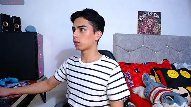 OwenBluee online show from 12/02/25, 06:30