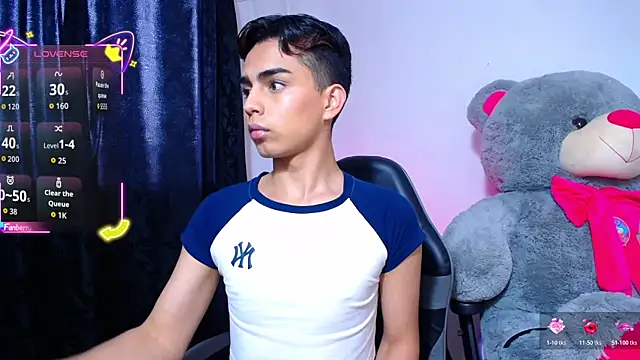 OwenBluee online show from 04/15/26, 04:25