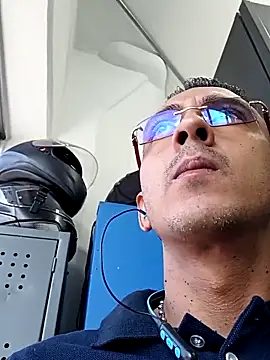 Snapshot of paisa233 chatting on 10/09/25, 02:37 paisa233 online show from 10/09/25, 02:37