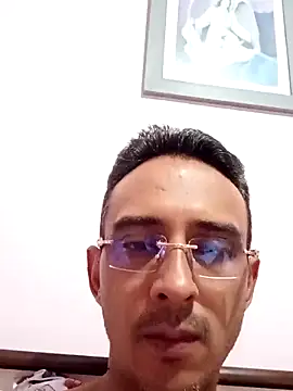 Snapshot of paisa233 chatting on 10/31/25, 02:12 paisa233 online show from 10/31/25, 02:12