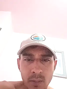 Snapshot of paisa233 chatting on 11/01/25, 04:25 paisa233 online show from 11/01/25, 04:25