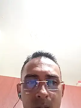 Snapshot of paisa233 chatting on 11/08/25, 03:18 paisa233 online show from 11/08/25, 03:18