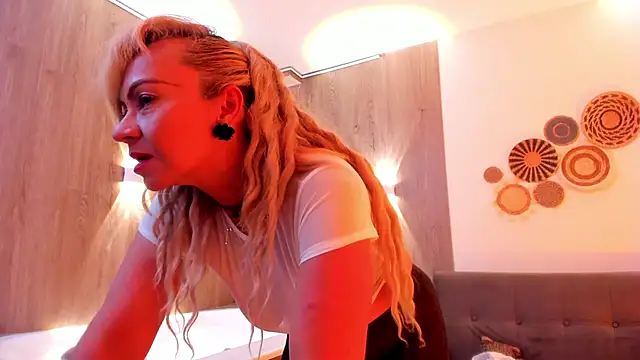 AnastasiaTaylor  online show from 11/06/25, 07:48