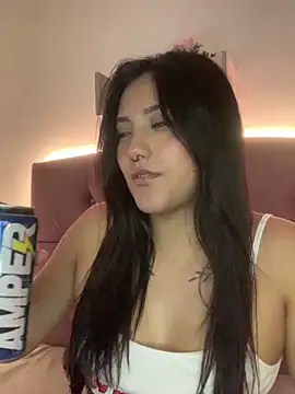 Snapshot of angellique_22 chatting on 03/01/25, 03:32 angellique 22 online show from 03/01/25, 03:32