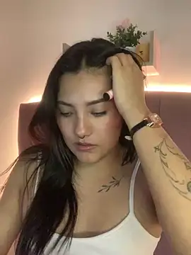 Snapshot of angellique_22 chatting on 03/01/25, 06:35 angellique 22 online show from 03/01/25, 06:35